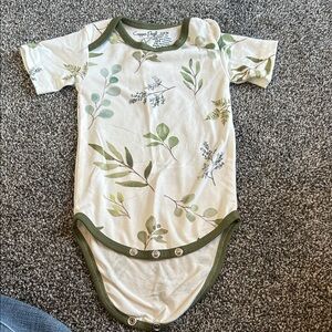 3-6mo Copper Pearl Leaf Print Baby Onesie - Green and Cream Super Soft